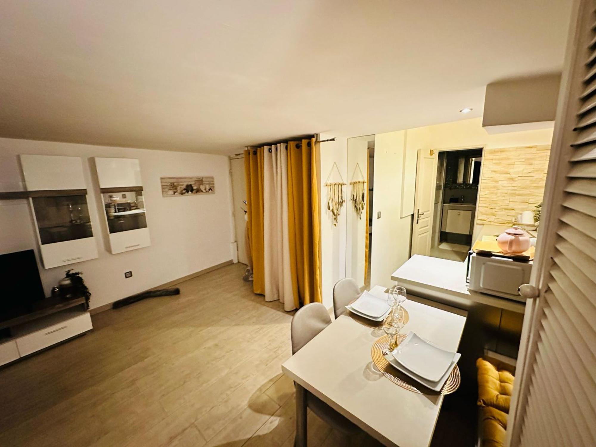 Bulle De Charme Avec Vue Apartment Perpignan Exterior photo